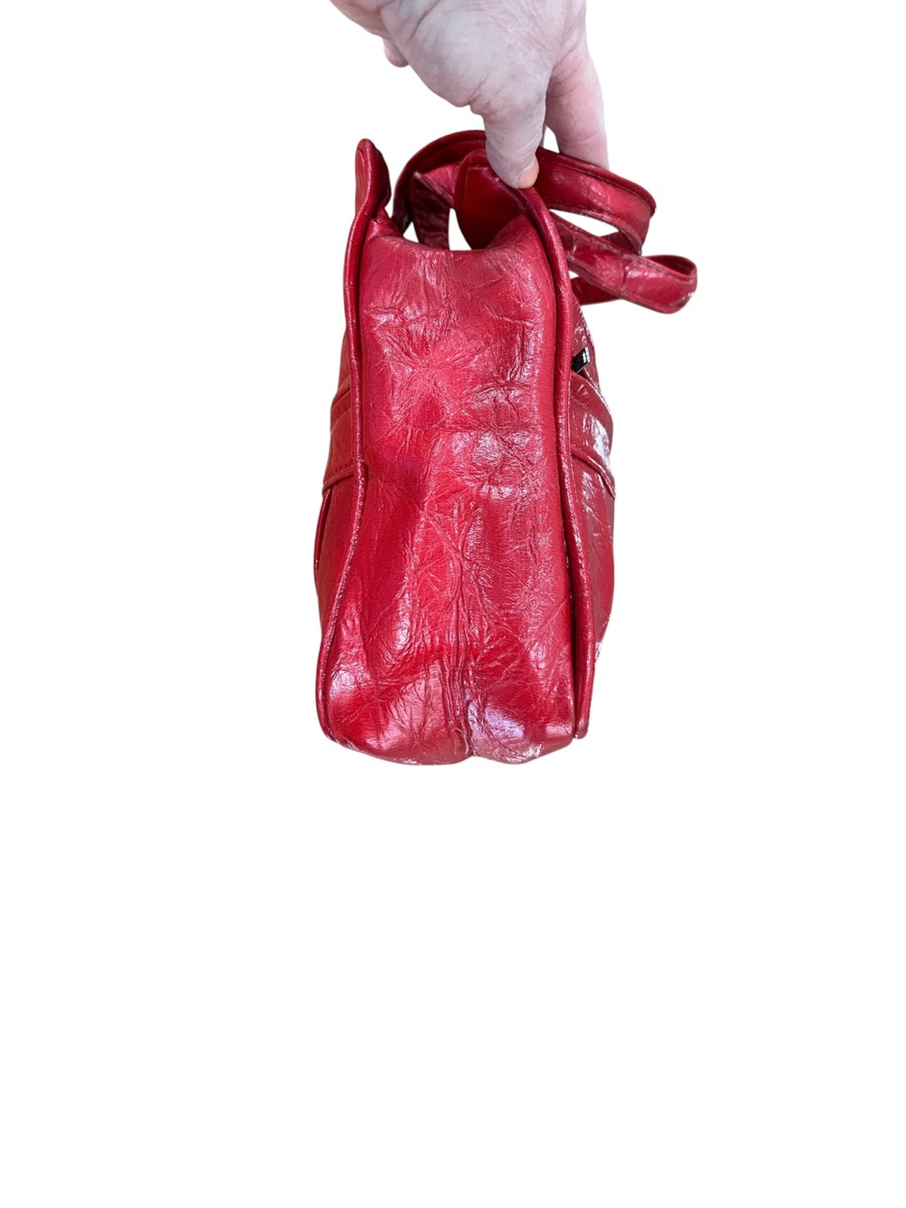 Vintage 1970s Cherry Red Crinkle Vinyl Tote Bag Mod Pleated Shoulder Purse - Picture 6 of 8